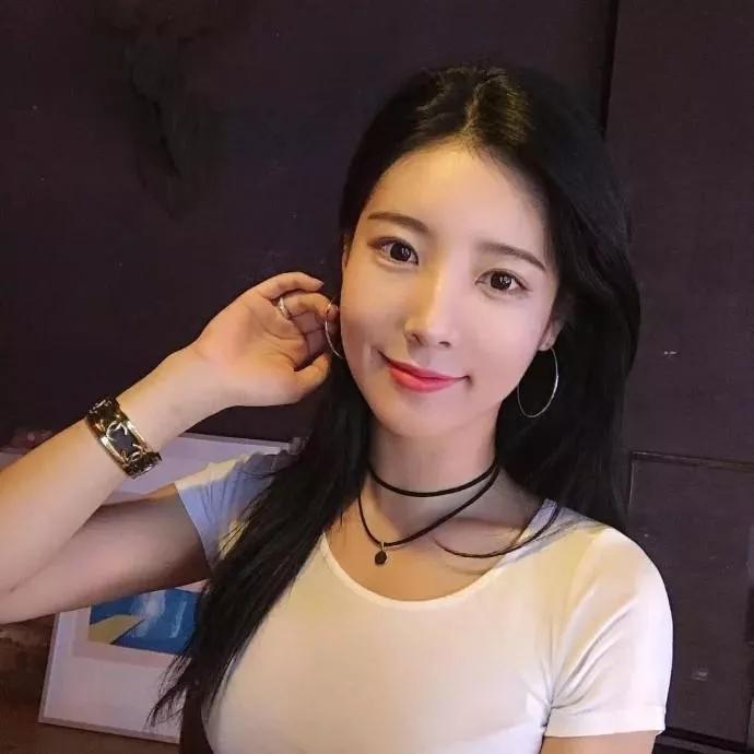 简约穿搭，轻松自在每一天简约气质的穿搭 简约迷人穿搭 简约休闲感穿搭 随性穿搭照