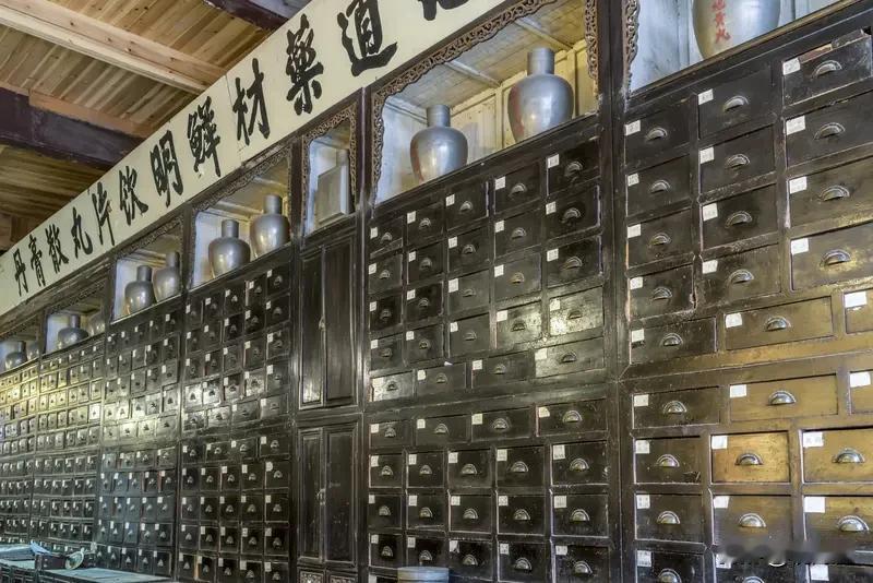 中药行业又将如何发展?
中药已经进入国家长期扶持的黄金周期，未来走守正创新路线。