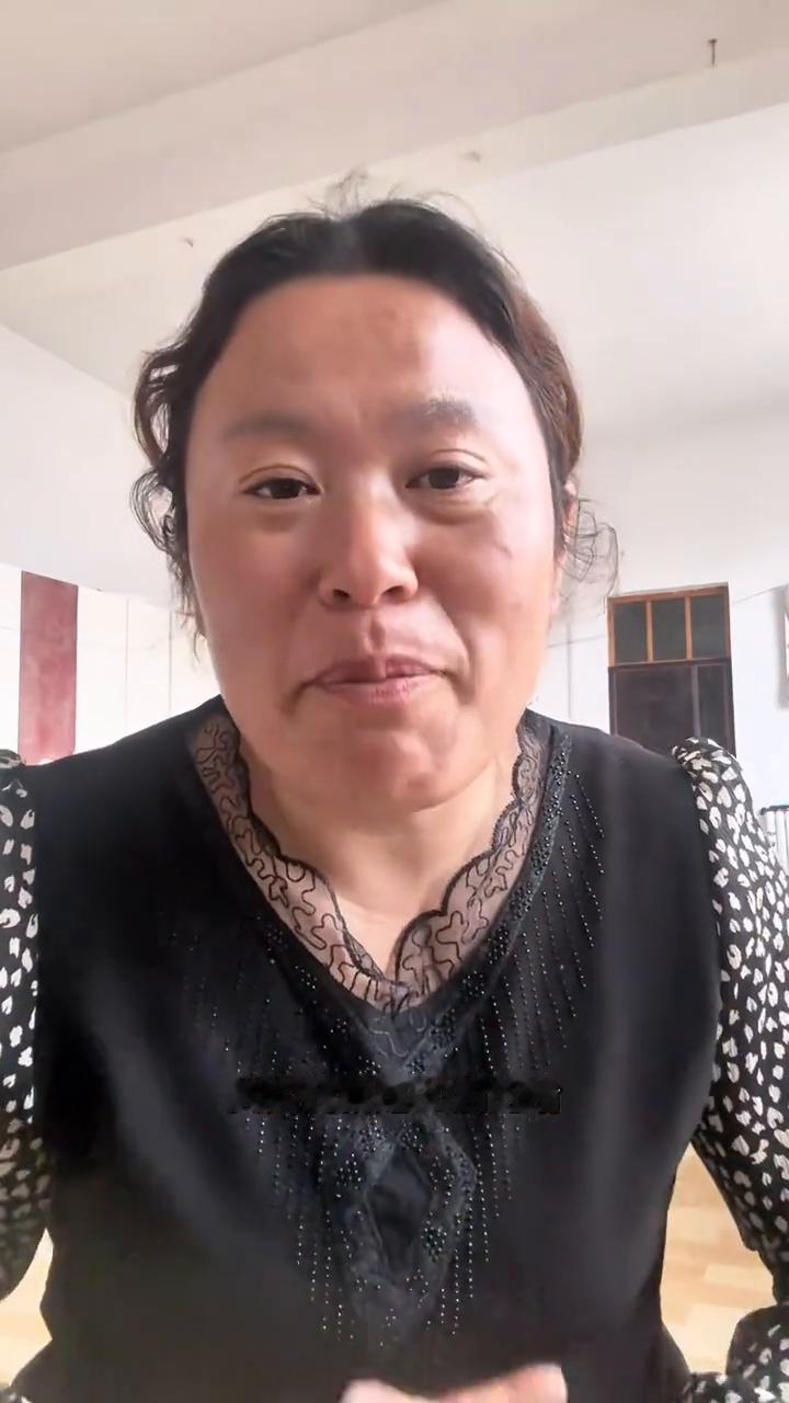 昨天的视频跑了40万，40岁三个孩子的妈哪有天生显老，都是生活熬出来的。
我今年