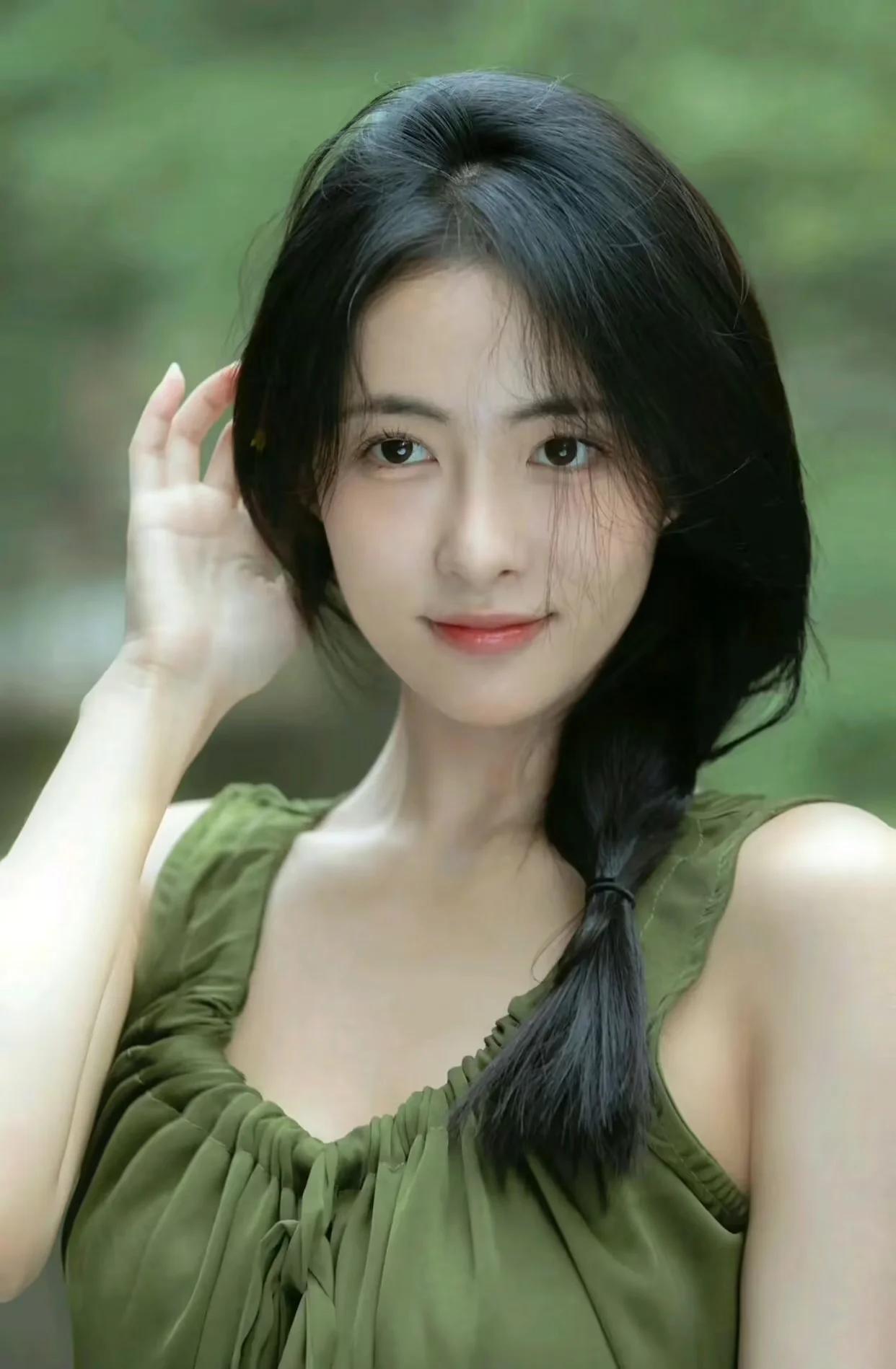 想想自己，一不留神已经老了， 这一生过的太爱憎分明，嘴硬心软， 说了最狠的话，却