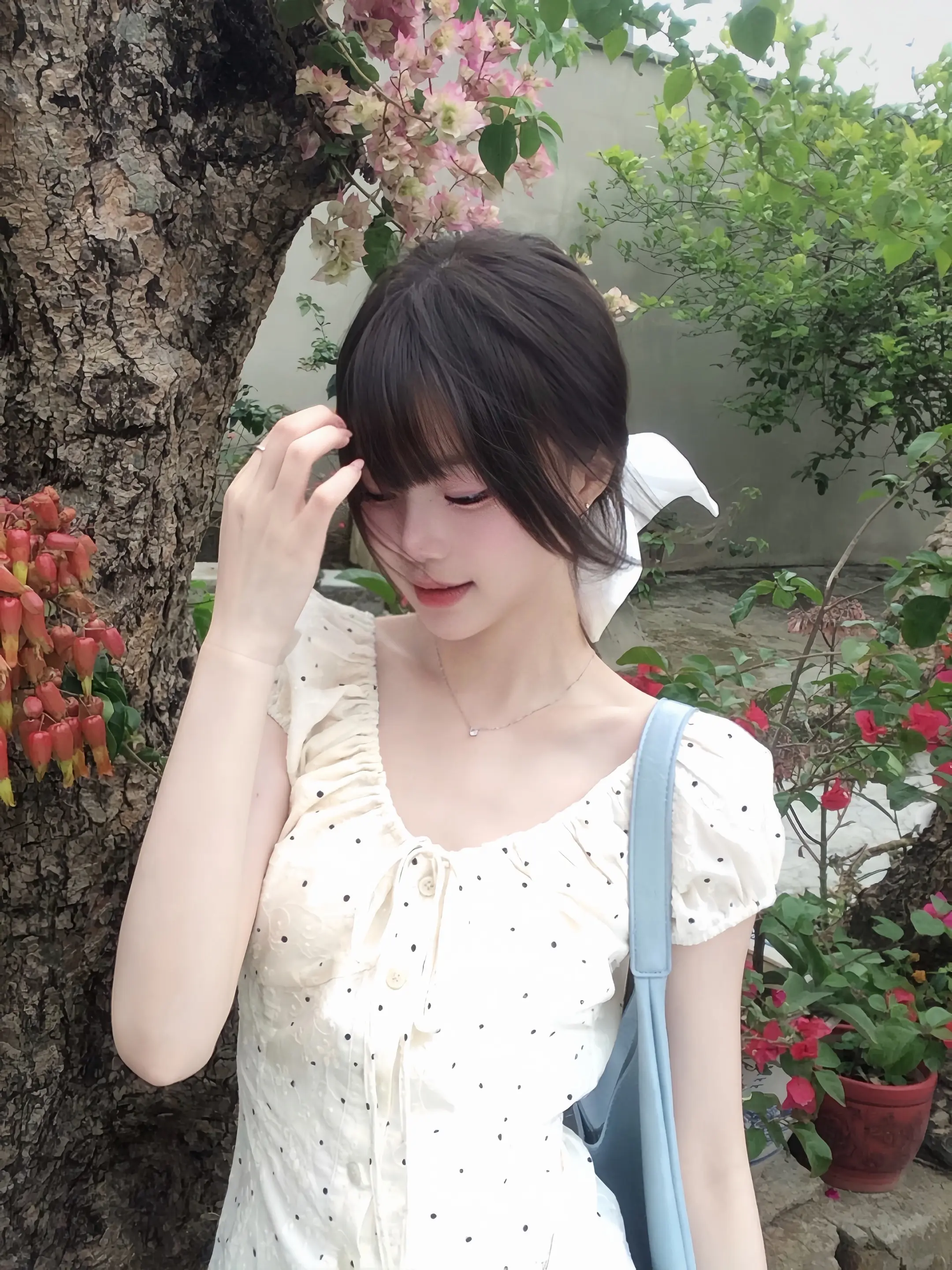 梳一个马尾 束起所有伤悲。
