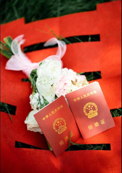 “魔都”再创新：为了年轻人结婚、生育也是拼了——夜店颁发结婚证！ 

注意是颁证