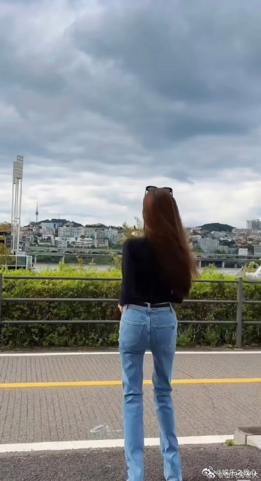 朴敏英怎么瘦成这样了家人们，最近娱乐圈又有大动静啦！咱们的韩国女神朴敏英，那身材