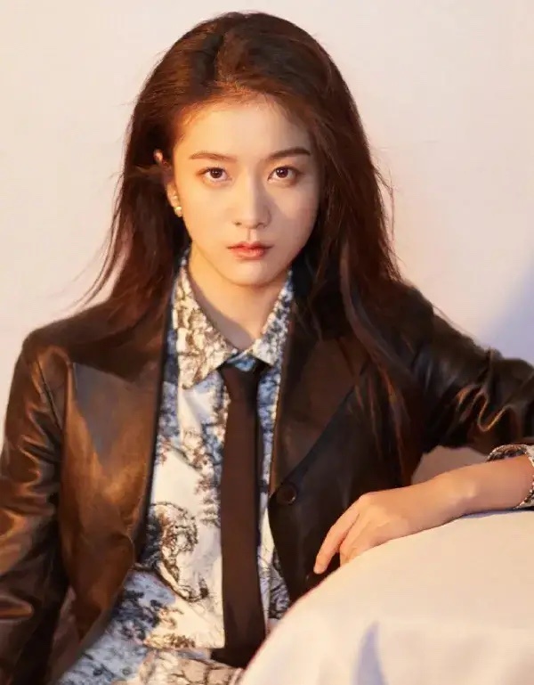 演员张雪迎，被爆大瓜！8月17日，张雪迎被狗仔爆出一个令人出乎意料的消息，瞬间登