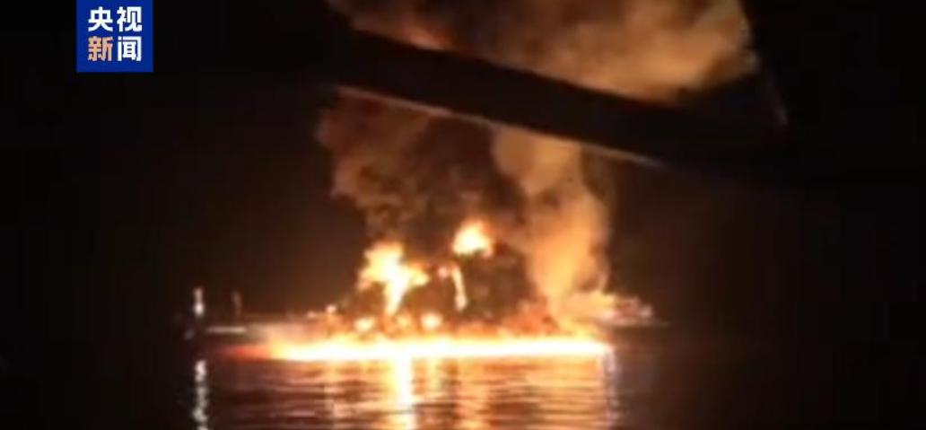 中东的火又被点燃了。就在大家以为美国要踩刹车的时候，一艘美军油轮在深夜被炸成火球