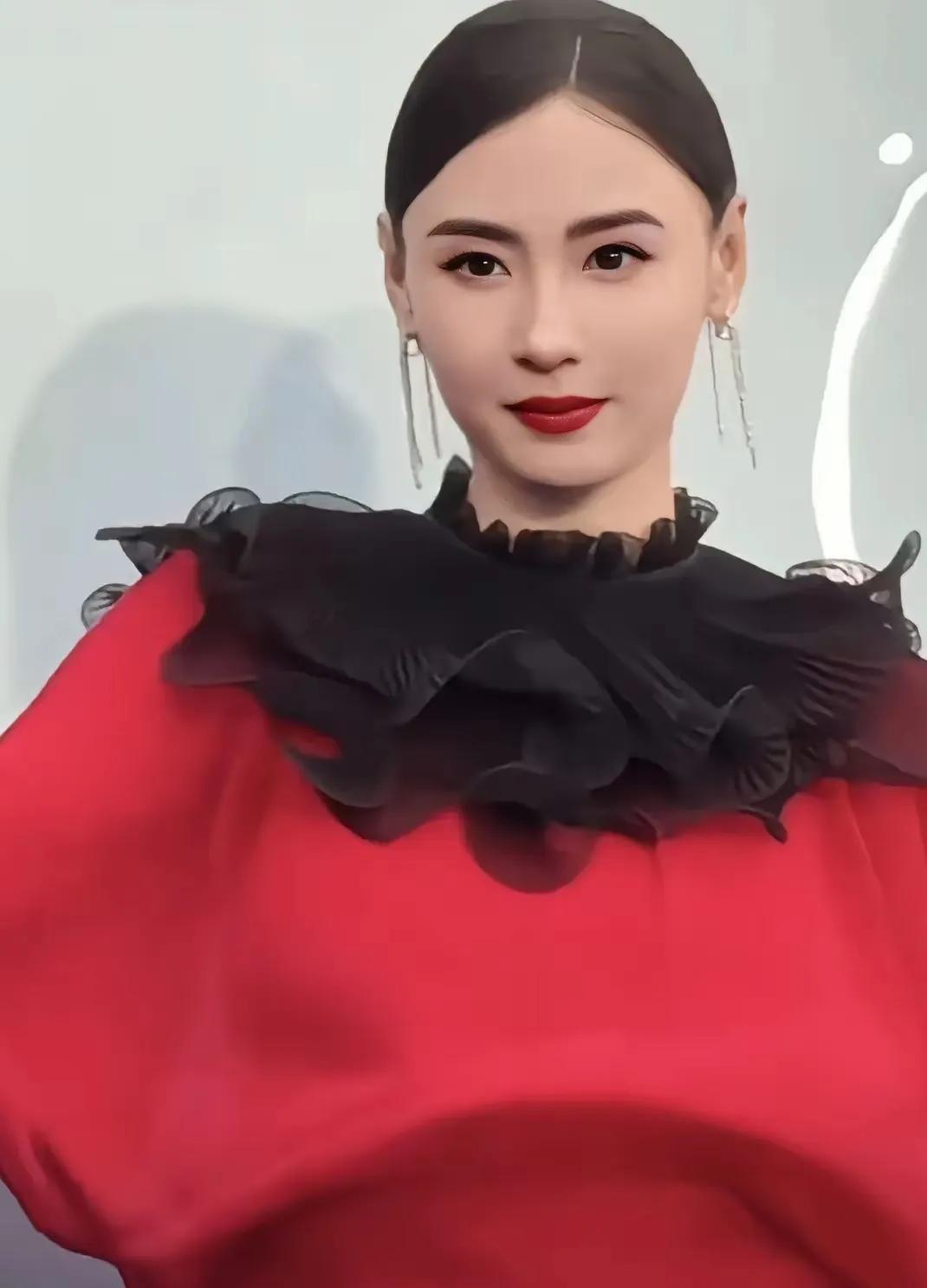 前几天谢霆锋演唱会，大家除了把注意力放在谢霆锋和王菲身上，还投在张柏芝和两个儿子