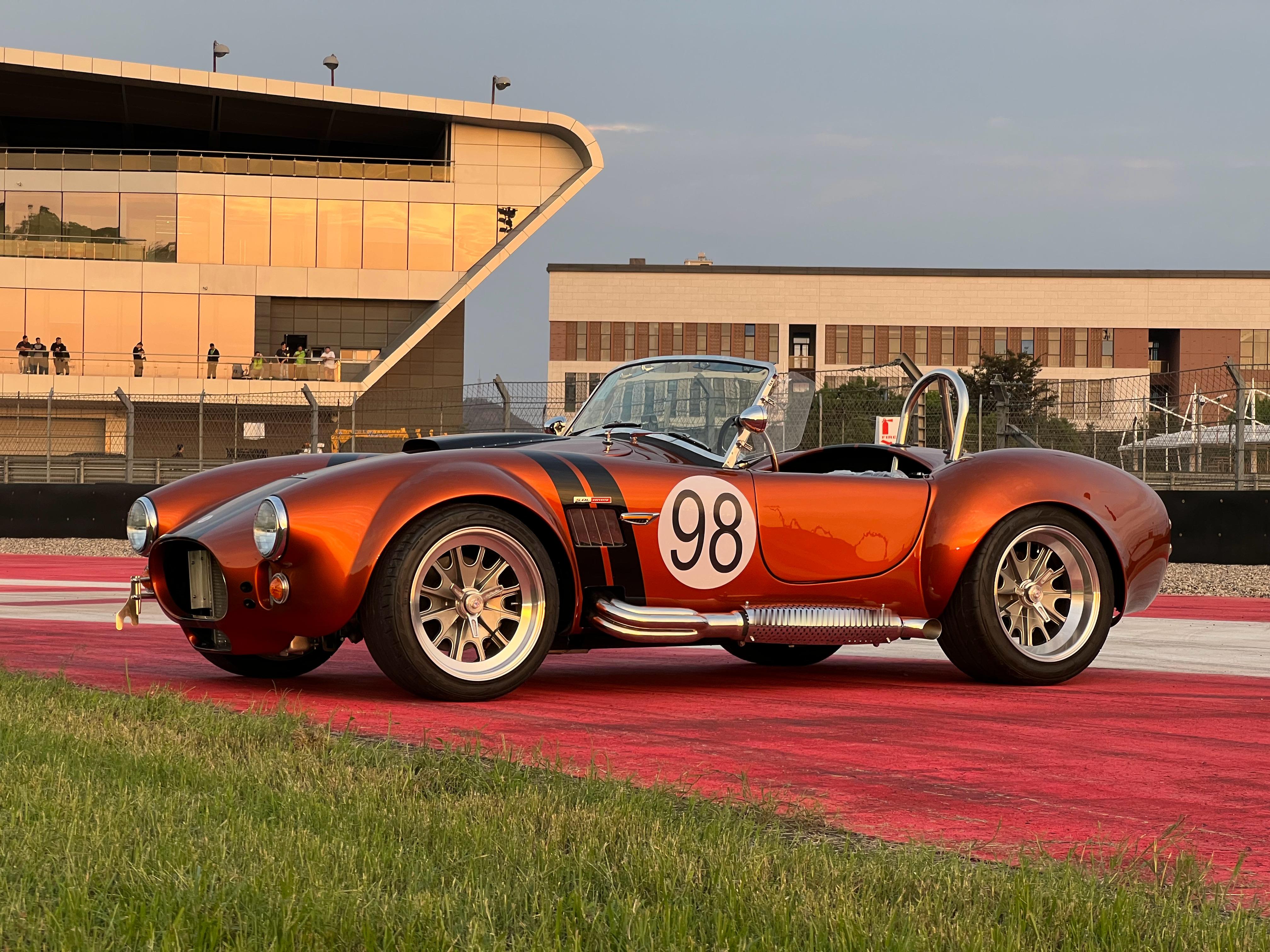 平行进口车商一名，主营车型Shelby  Cobra 复刻 300+万手动挡 M