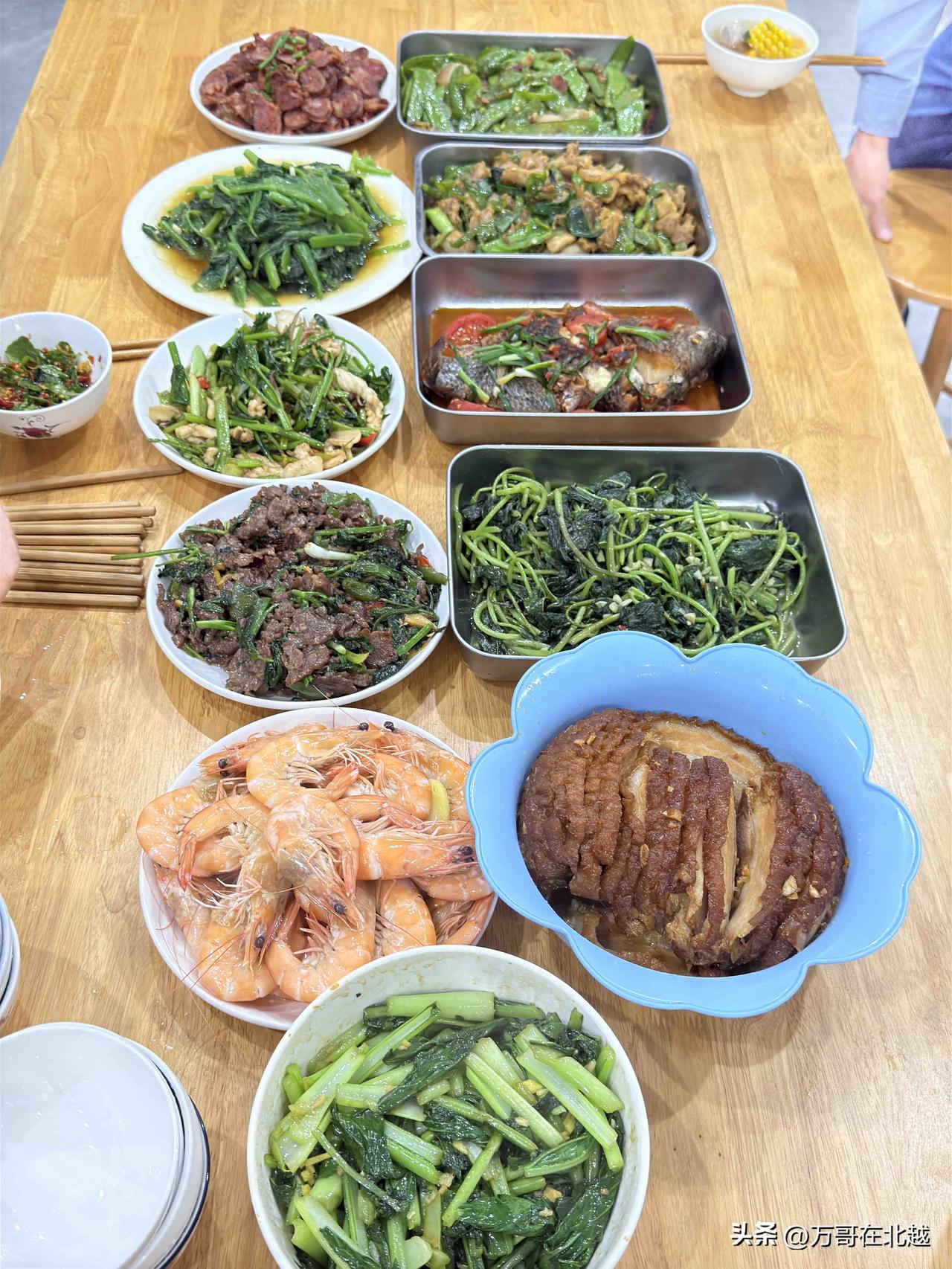 周末到了
女友在身边
又是简单的一餐
以素菜为主
邀请同事一同吃饭
这样以后女友