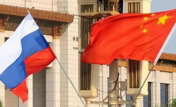 说实话，俄罗斯的“死穴”就是中国。2022年俄乌战争爆发时，整个西方齐心协力，对