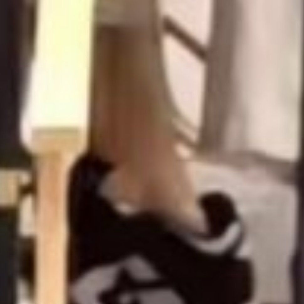 球球脚踝好细 