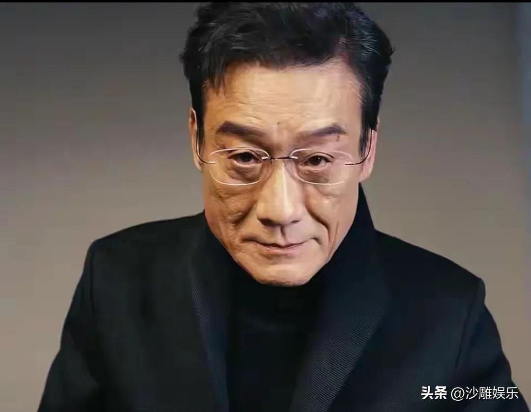 68岁梁家辉和妻子现身大孤山！江嘉年发福虎背熊腰，两人还和热恋一样甜！

刚刚拿