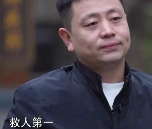 小伙救人却摁断6根肋骨？2026年1月29日报道，江苏苏州，一小伙超市购物结账后