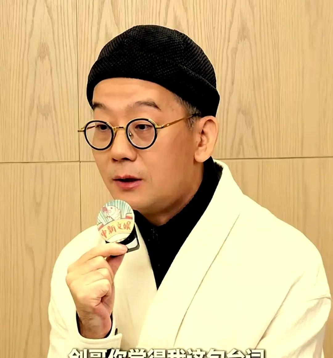 老演员想搭把手教两句台词，结果被年轻演员怼“多管闲事”，陈创这话听着真堵得慌。以