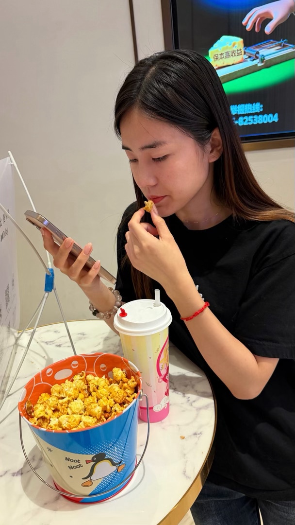 小李请我看电影，基金赚的应该花的差不多了小李的理财目前看起来比老李的靠谱 深圳·