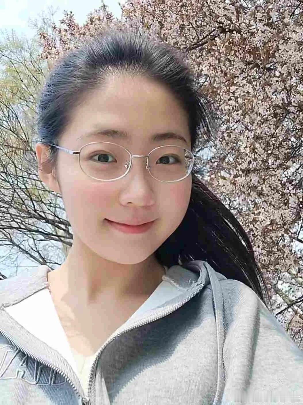 一枝红杏出墙来了 该说不说 