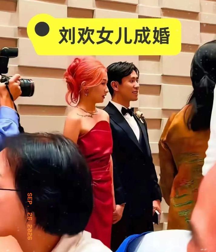好奇查阅了一下刘欢的女婿，其实并不是什么富二代，而是出生在重庆一个普通的书香家庭