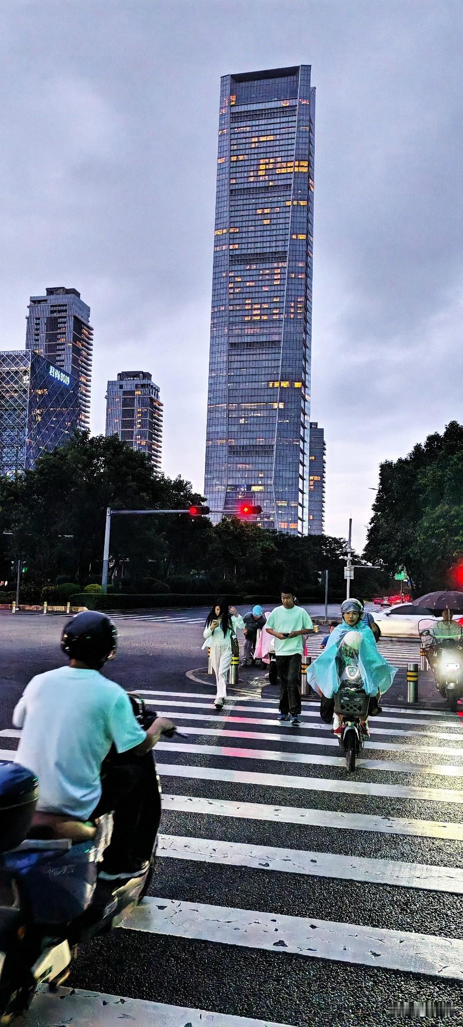 情义无价，大恩不言谢。
出去走了俩小时，挨浇110分钟。
虽然一个人，但并不孤独