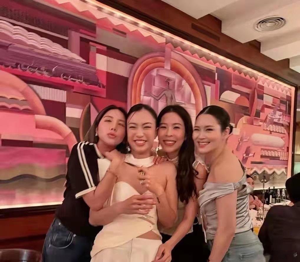 霍启仁订婚了！大嫂郭晶晶送祝福，未婚妻神似准婆婆朱玲玲！ ​​​