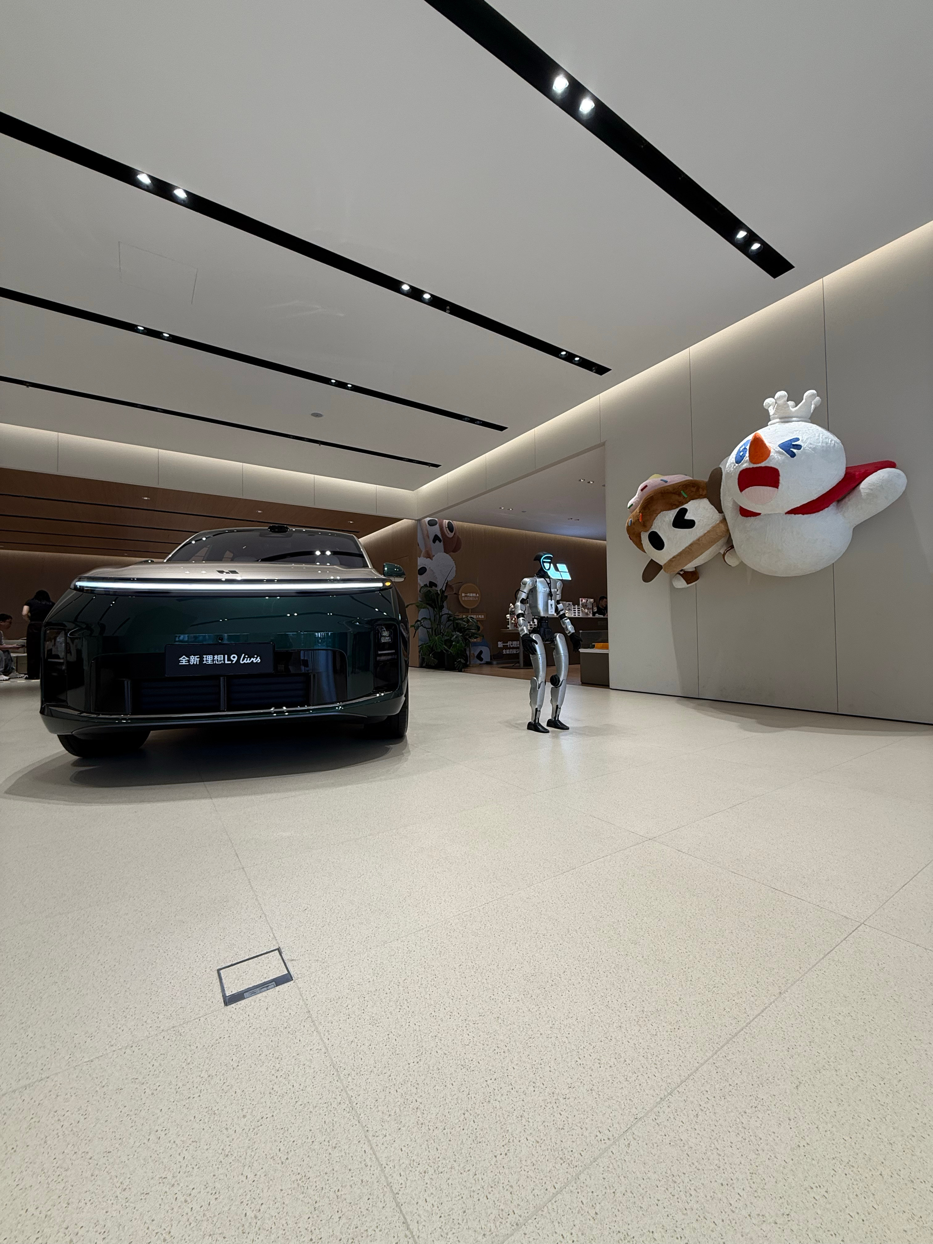 宇树笨笨x理想L9Livis…理想汽车[超话]  ​​​