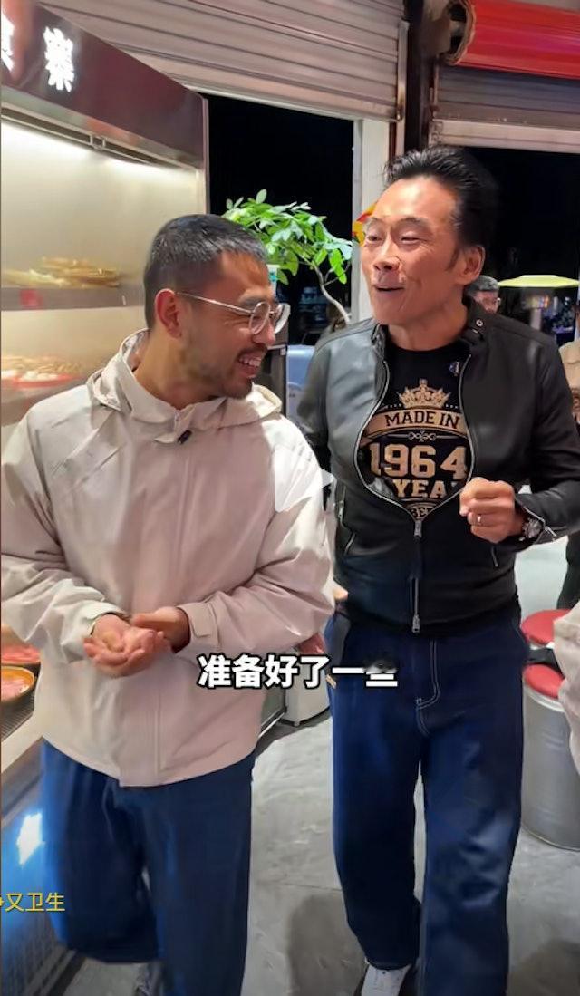 在《古惑仔》系列电影中饰演「司徒浩南」而广为人知的60岁港星郑浩南，2002年与