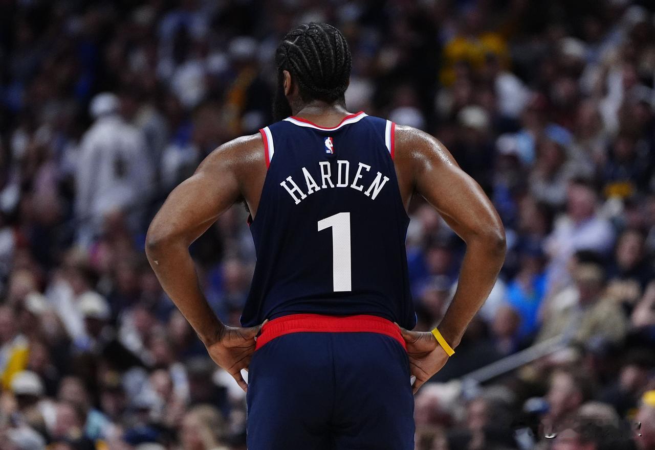 快船 vs 勇士半场大战太反转了！开局勇士三分雨狂轰，一度领先 15 分，结果被