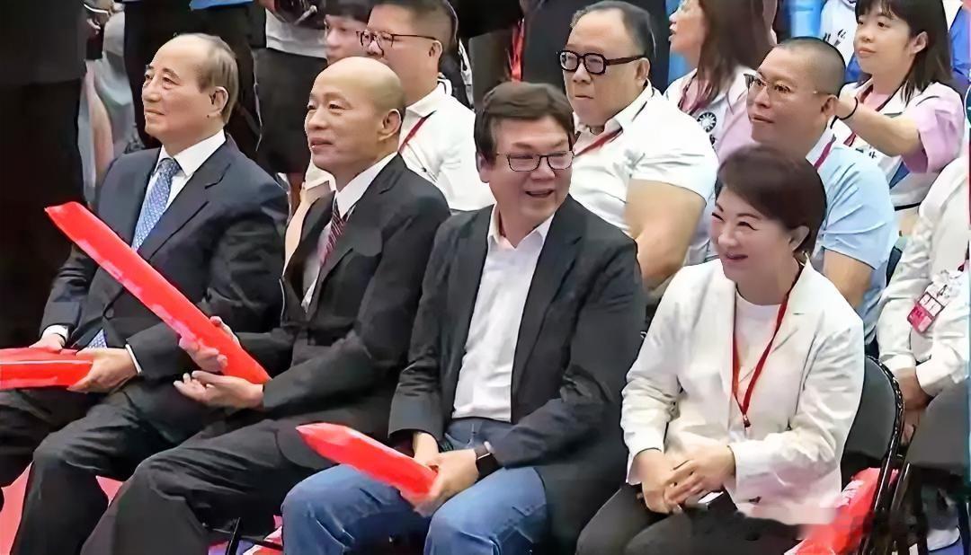 前党主席朱立伦打破沉默，发文确认出席凯道集会，不过缺席白天的全代会，晚间低调到场