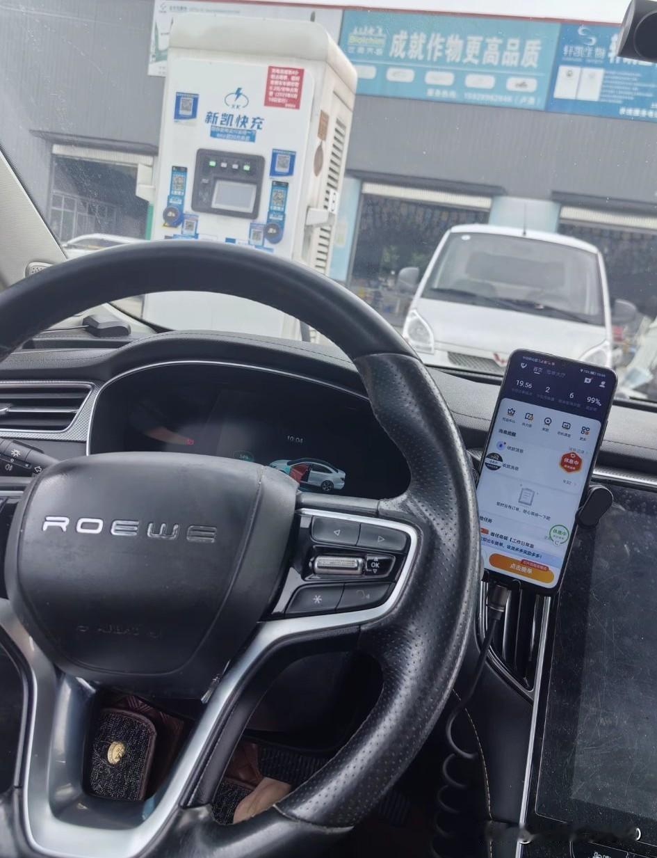 8毛／公里跑网约车还不如跑外卖，外卖1公里高的时候也有2块
平时很多1.1-1.