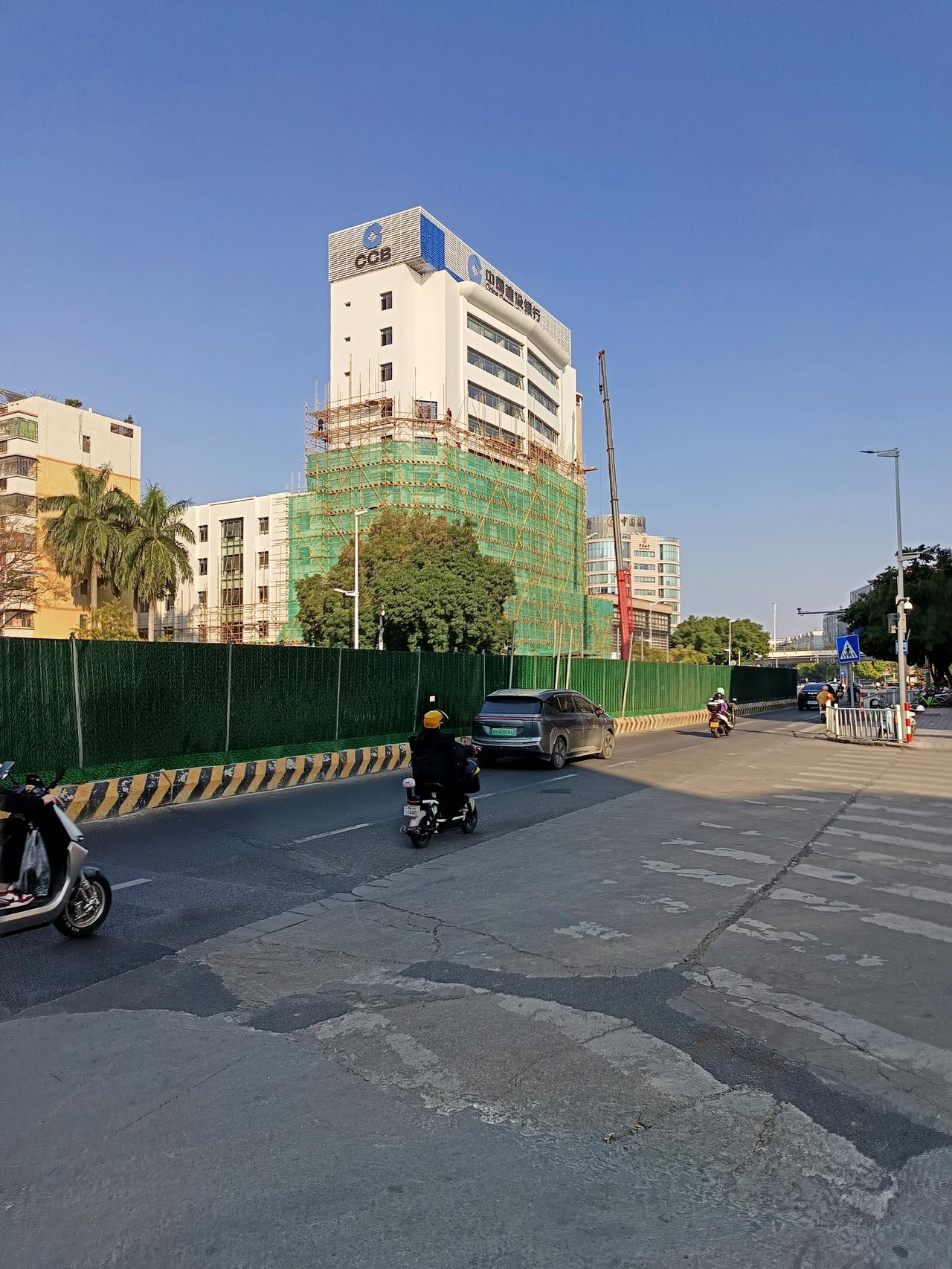 有一件事
我不知道怎么说才好
我发现了一个很严重的问题


你敢相信吗？建设银行