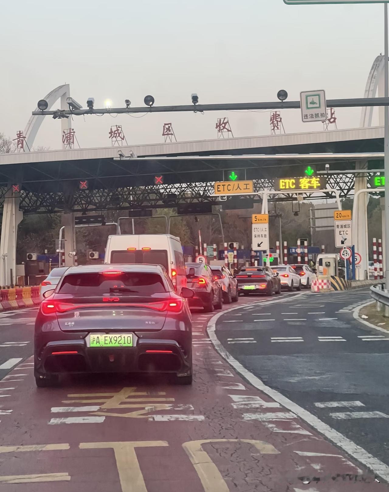 上海绿牌车彻底站稳主流！油车时代真的慢慢翻篇了
 
大家知道吗？现在上海的新车市