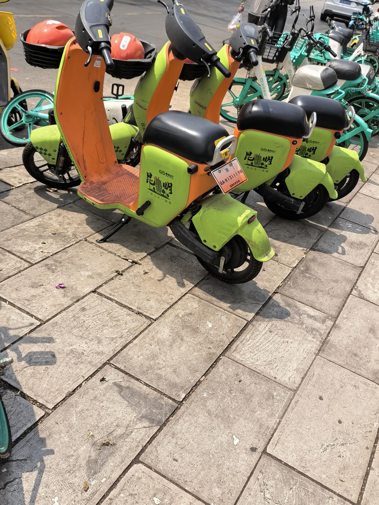 这个春城出行还是又投放了？还是没有收完，这几辆看着挺干净的，好像还有人骑呢！真的