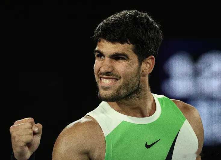 北京时间2月1日，2026年澳网男单决赛，世界第一、头号种子阿尔卡拉斯对阵4号种