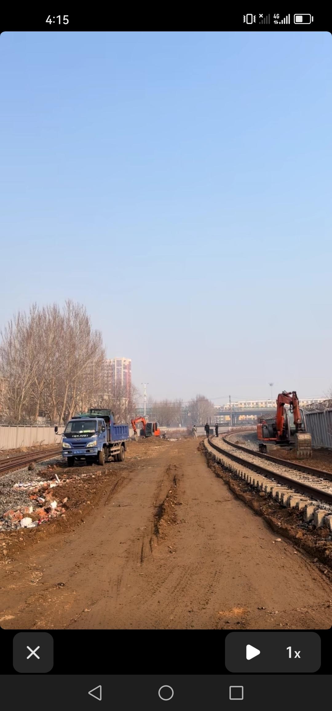 吉林市运河里铁路段动工了，不清楚具体是怎样的工程。

在吉林市运河里铁路段，能看