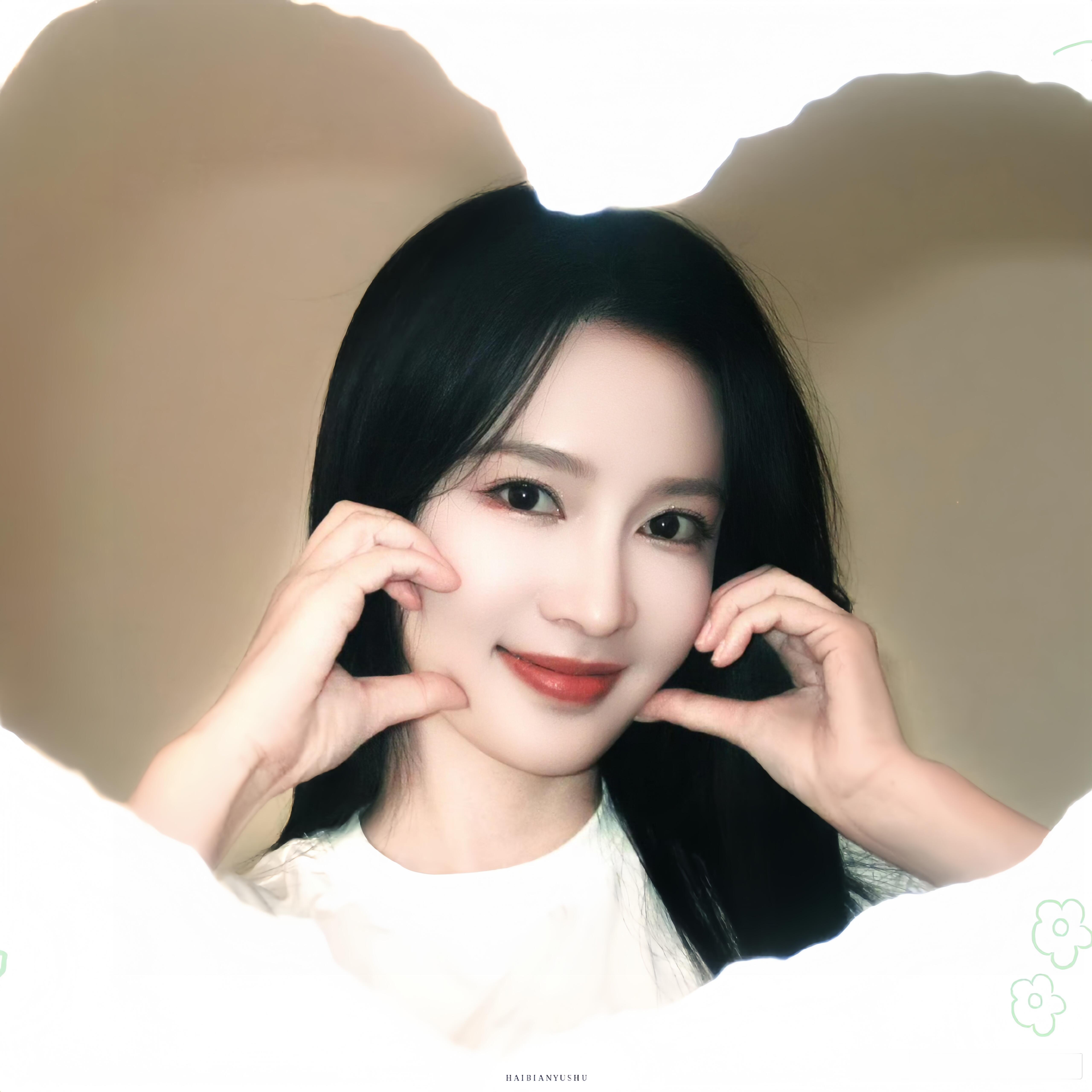 李沁杠铃般的笑声李沁在《花儿与少年7》里笑声也太响了，跟杠铃似的！走到哪笑到哪，