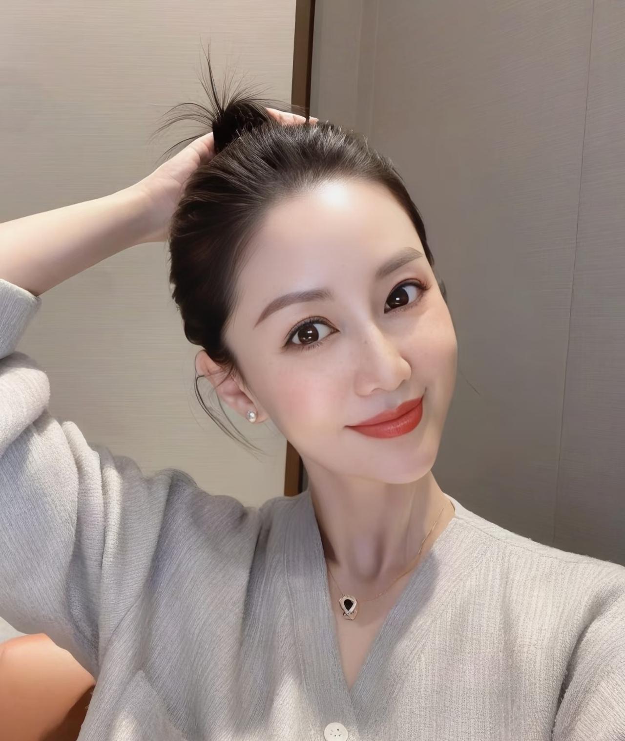 想问一下，如今生孩子的最大成本是什么？
应该很考验父母！
感觉这可太费钱了❗
有