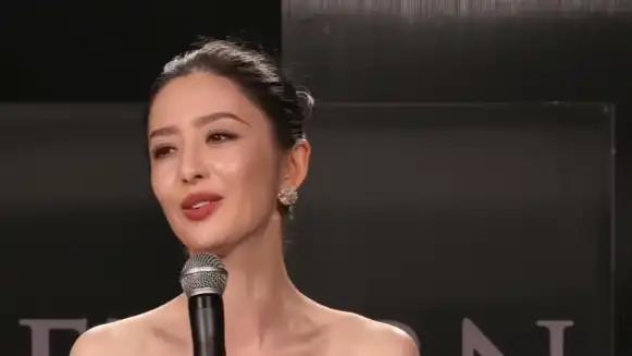 陈思诚给佟丽娅庆生从老婆叫到舞台 都离三年了还在那卡点恶心谁呢 