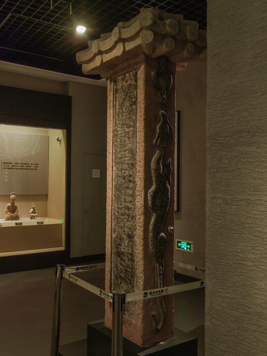 成都曾在一明代墓葬中发现两件汉阙