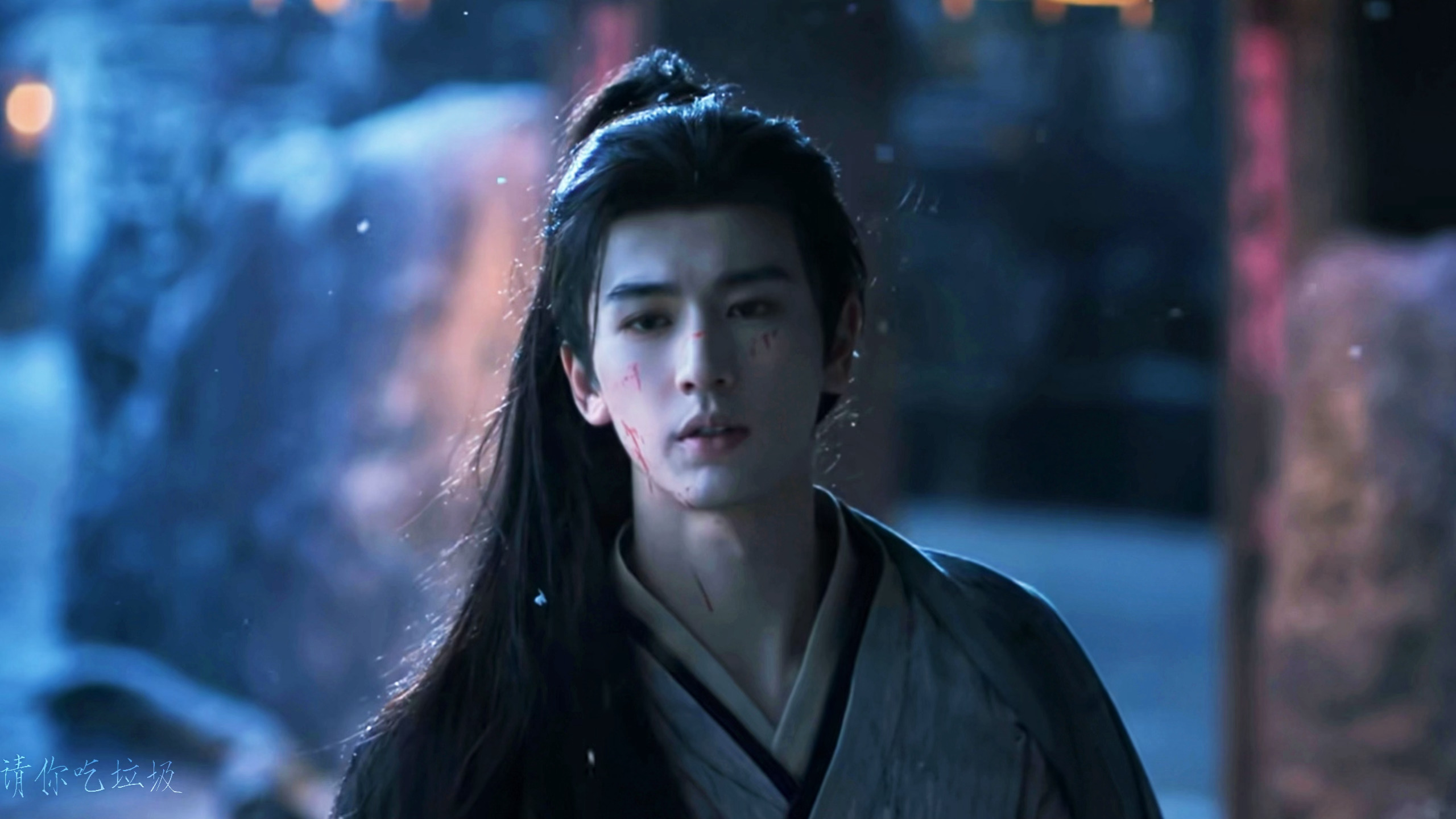 凌赫这段太会演了。。刚经历一场生死搏斗阴狠审讯，撑着最后一丝力气走出门，只需远远