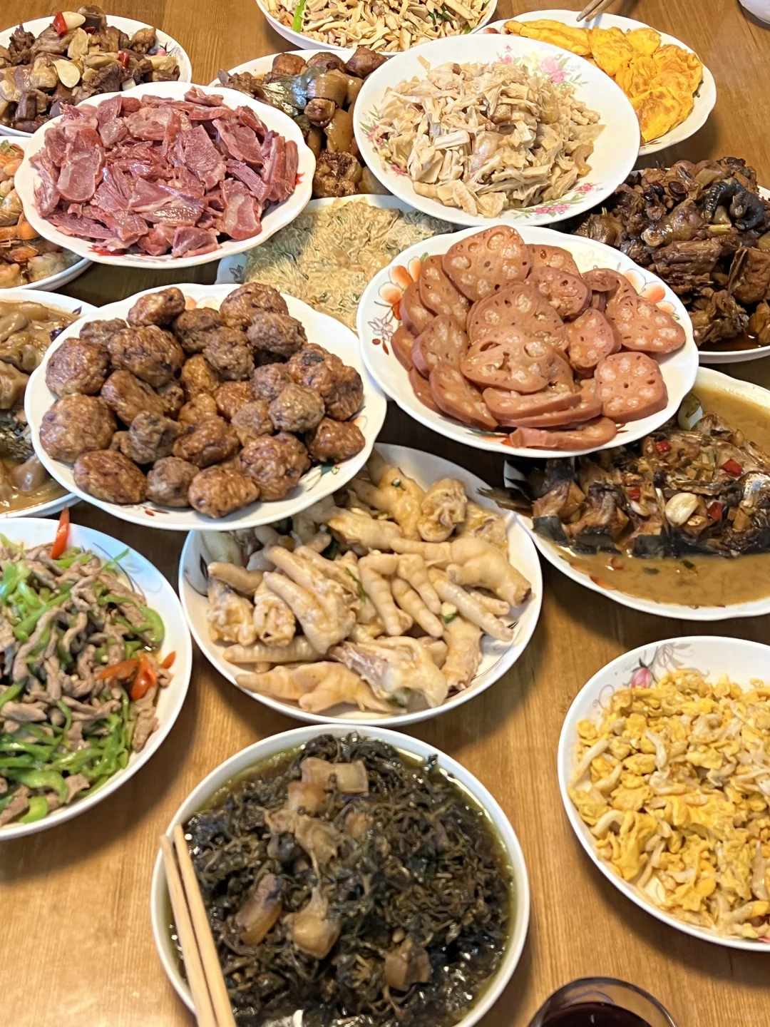 嫂子年夜饭做了十八道菜，但“喝酒的人坐上位