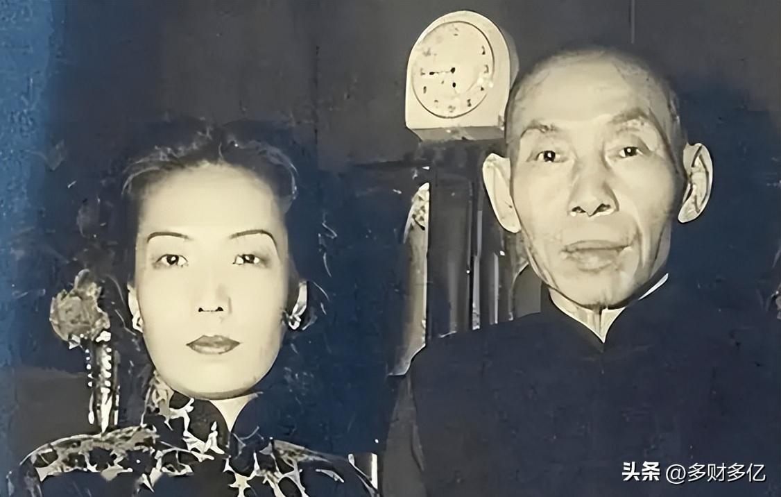 1937冬，破衣母子叩开杜公馆，杜月笙为何当众跪迎？最狠考验仅5元
 
1937