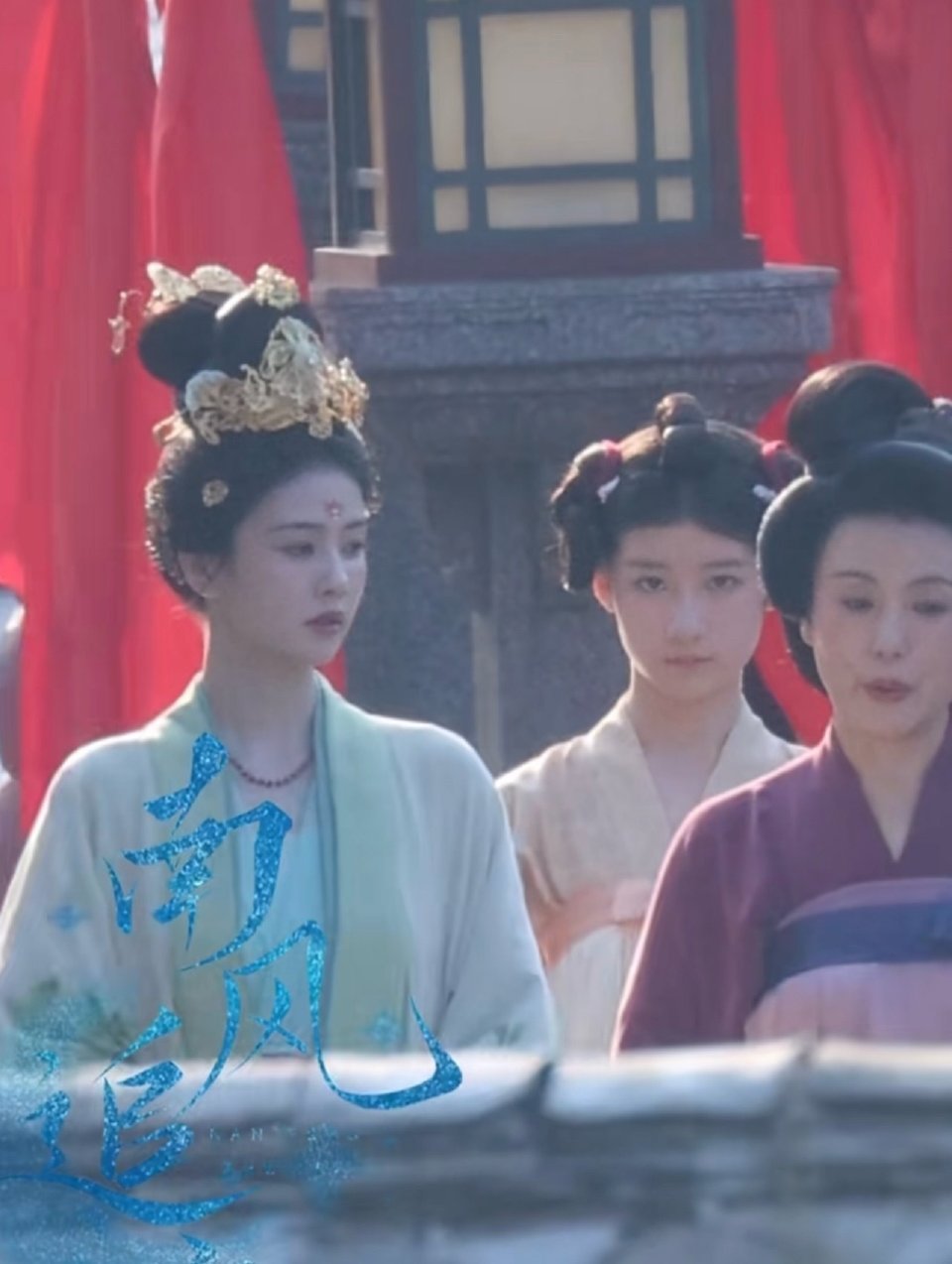 笑死了，白鹿粉丝昨天列举的莫离剧照这个发型桩桩件件都是剧组摆烂，说王妃很穷酸，王