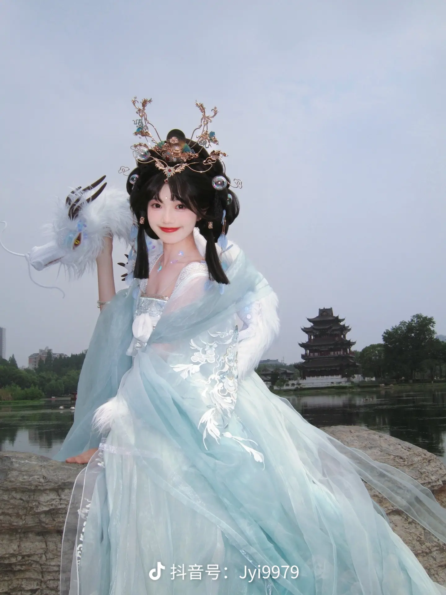 “遇见她 如春水遇梨花”