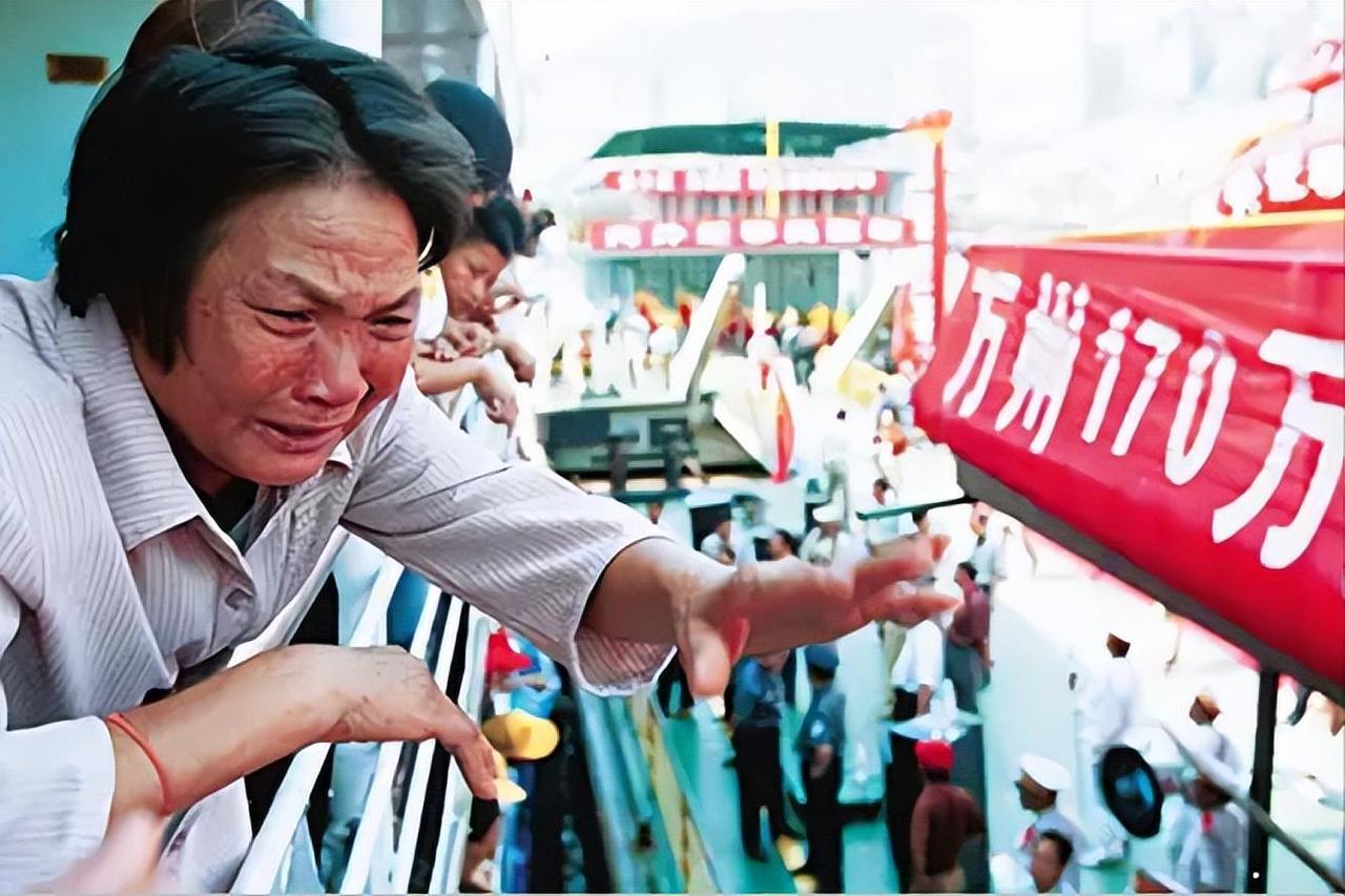 1993年后，三峡100多万人都迁移，当时有上海、广东、山东、江苏等11个省可供