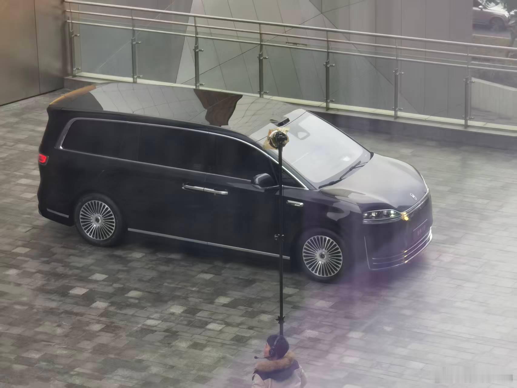 智界 V9 吗？这个 MPV 造型你们觉得怎么样？ 