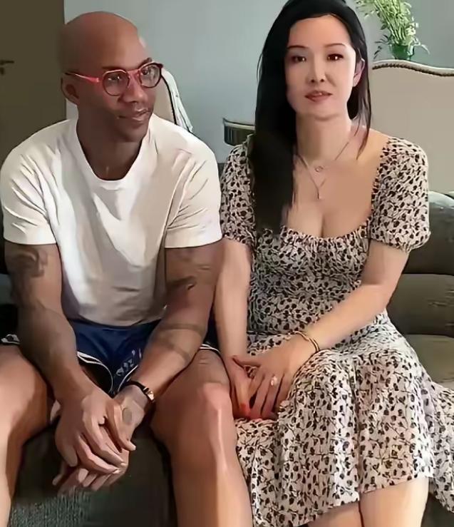 马布里，迎来人生新篇章。
 
2023年，马布里结束了与前妻长达21年的婚姻。如