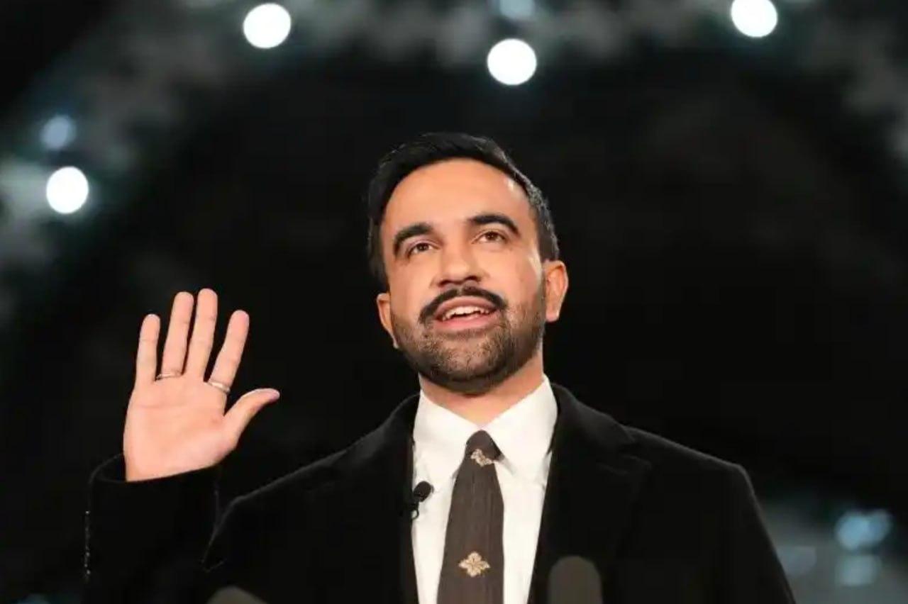 当地时间1月1日，34岁的佐赫兰·马姆达尼在纽约一座1945年就关闭的地铁站里宣