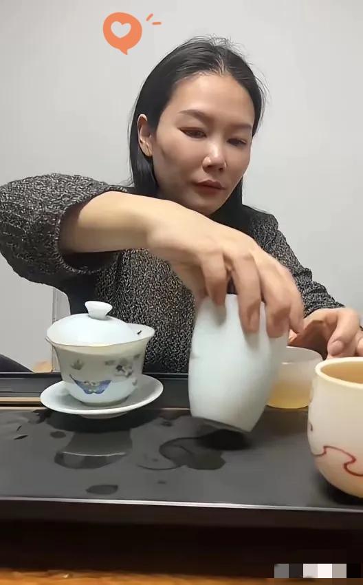这是张雪的妹妹，很多人只看见他在赛场上的飒爽，却不知道他身后藏着最暖的亲情支撑。