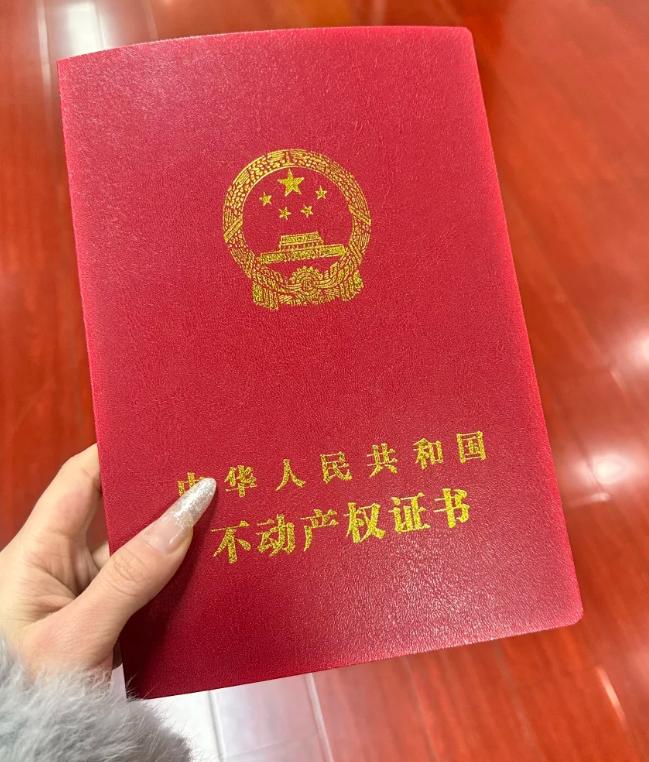 房子都到过户这一步才发现被查封，心里肯定又气又慌。不过请先稳住，这虽然不是好消息