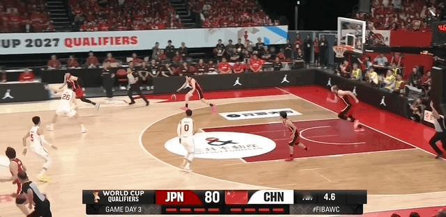 刚刚回看了一下最后这段混乱的比赛，日本队其实现场还一度出现了最后时刻不走表的问题