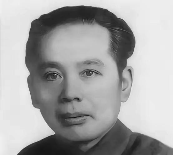 1913年，张恨水被媒婆忽悠，娶了丑妻徐文淑，新婚夜气跑。

为哄老娘，偶尔回家