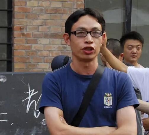 “范跑跑”下海经商赚到豪车豪宅，昔日争议人物再成话题焦点，网友感慨：输了名声却赢
